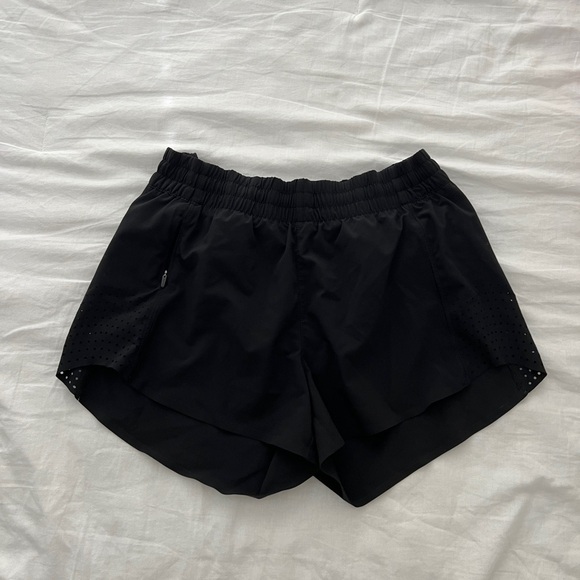 Athleta Black 3” Hustle Shorts - Picture 2 of 5